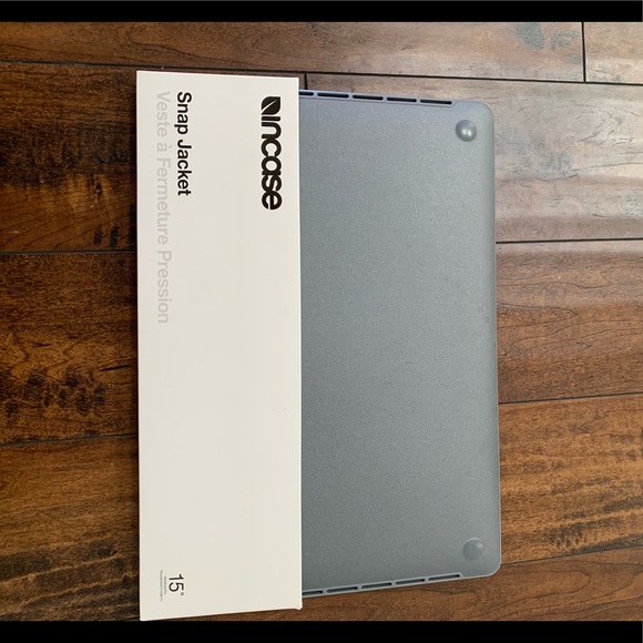 MacBook Incase - Picture 2 of 2